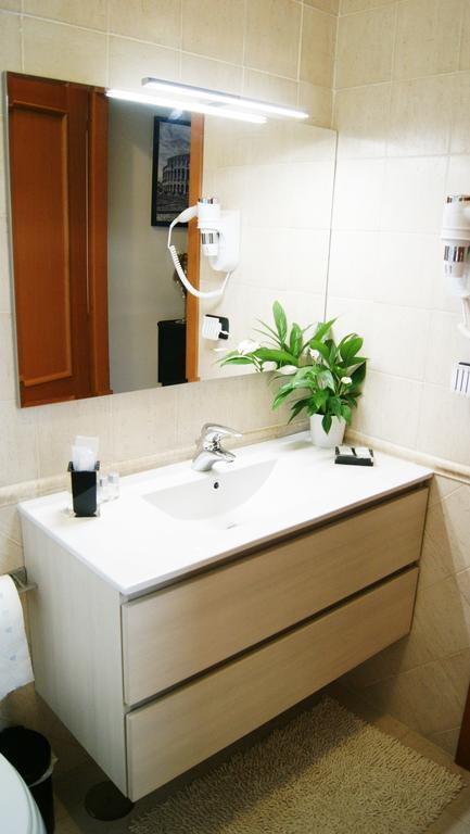 Sweet Roman Holiday Fiumicino Room photo